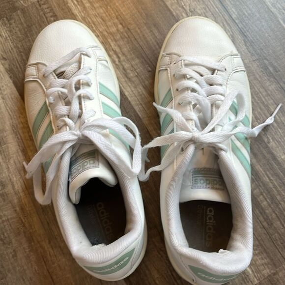 adidas Women’s Cloudfoam Grand Court Tennis Shoe Blue/Teal and White Size 9 - Picture 5 of 10